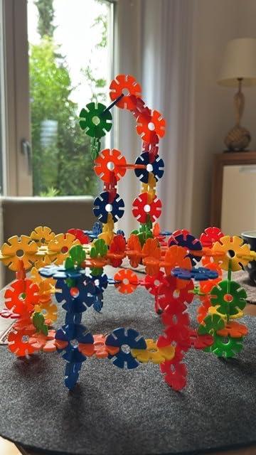 Lywire™ Mighty Builder Kit: 300 Bricks for Endless Adventures!